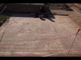 00194 ostia - regio v - insula xvii - ninfeo su piazzale della vittoria (v,xvii,2) - mosaik - 2018.jpg